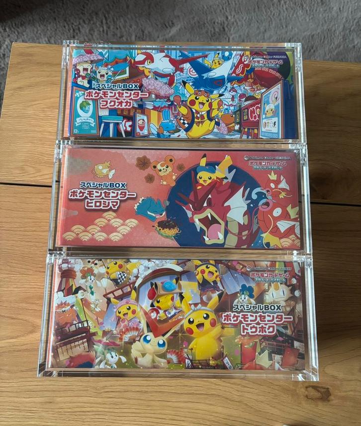 Acryl case – Pokémon Center exclusive box hiroshima – Japan, Hobby en Vrije tijd, Verzamelkaartspellen | Overige, Zo goed als nieuw
