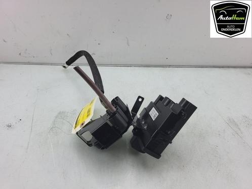 ZEKERINGKAST Volkswagen Multivan T7 (|7T0937517A|), Auto-onderdelen, Elektronica en Kabels, Volkswagen, Gebruikt