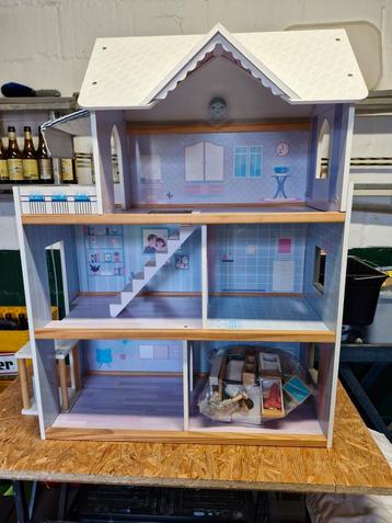 poppenhuis met meubels.. beschikbaar voor biedingen