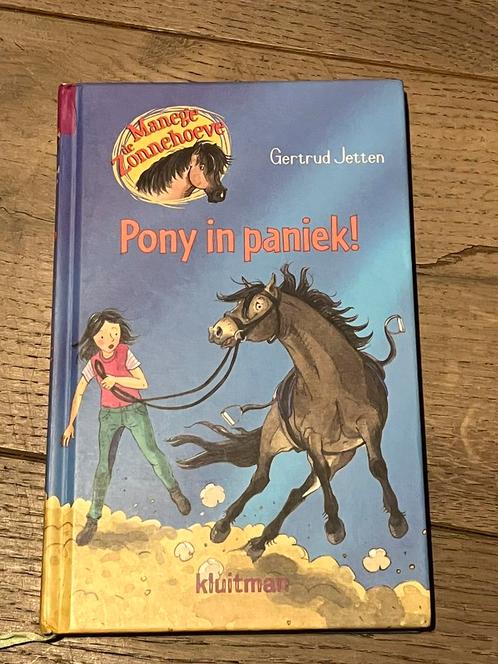 Manege de Zonnehoeve - 9 - Pony in paniek, Boeken, Kinderboeken | Jeugd | onder 10 jaar, Zo goed als nieuw, Fictie algemeen, Ophalen of Verzenden