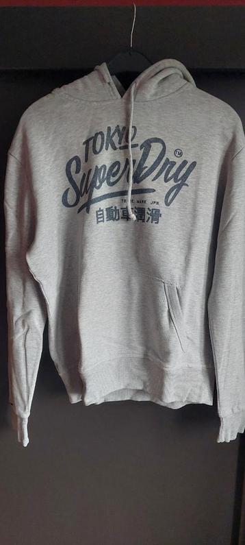 Pull à capuche superdry. 