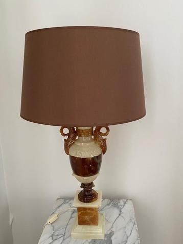 Klassieke lampadaire in kalkalbest  beschikbaar voor biedingen