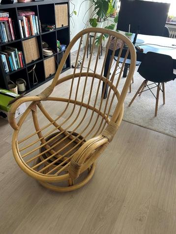 Rotan draaistoel beschikbaar voor biedingen