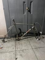 Vintage koersfietsframe met onderdelen, Fietsen en Brommers, Ophalen, Frame