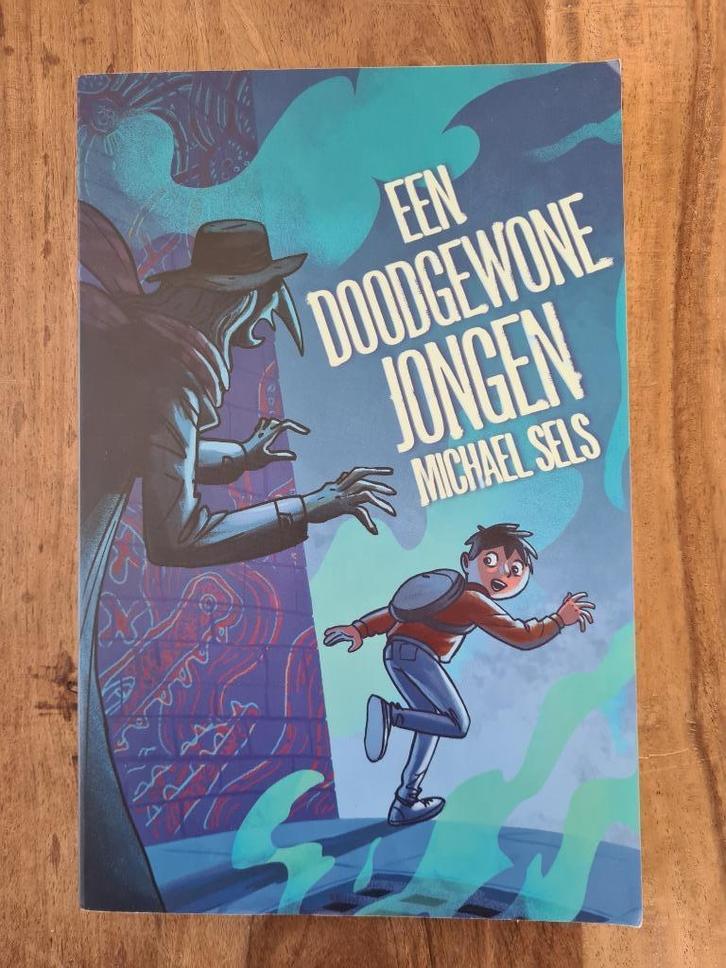 Een doodgewone jongen, Boeken, Kinderboeken | Jeugd | 10 tot 12 jaar, Zo goed als nieuw, Fictie, Ophalen of Verzenden