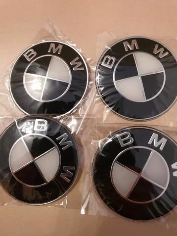 Autocollants/logos Bmw bleu blanc/noir blanc 4 x 65 mm disponible aux enchères