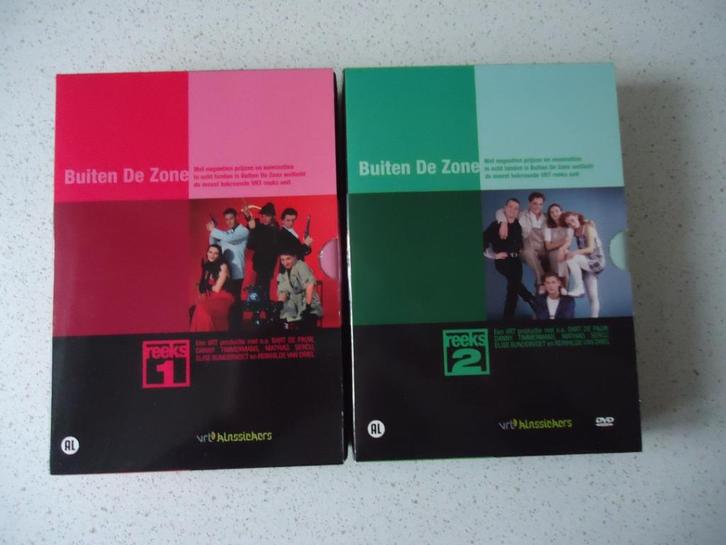 2 DVD's BOXEN  "BUITEN DE ZONE" in Prima Staat !, Cd's en Dvd's, Dvd's | Tv en Series, Zo goed als nieuw, Komedie, Boxset, Ophalen of Verzenden