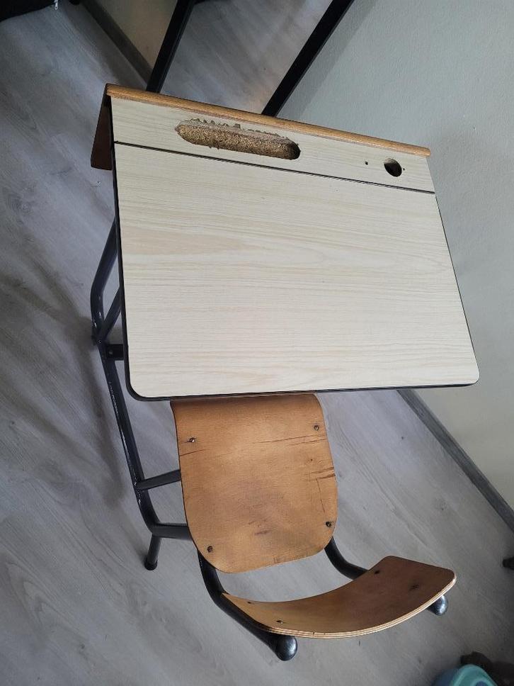 Schoolbank met aanhangende stoel ( lessenaar ), Huis en Inrichting, Bureaus, Gebruikt, Bureau, Ophalen