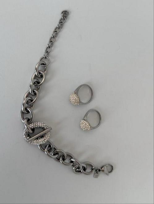 Halsketting + 2 ringen Victoria in goede staat, Handtassen en Accessoires, Kettingen, Gebruikt, Zilver, Ophalen of Verzenden