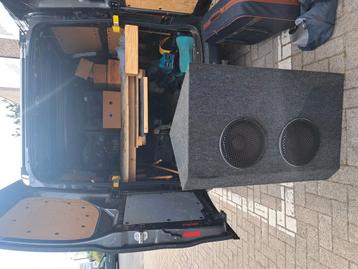Baskast met 2 speakers beschikbaar voor biedingen