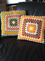 2 retro vintage handgemaakte gehaakte kussens, Huis en Inrichting, Woonaccessoires | Kussens, Ophalen of Verzenden, Zo goed als nieuw