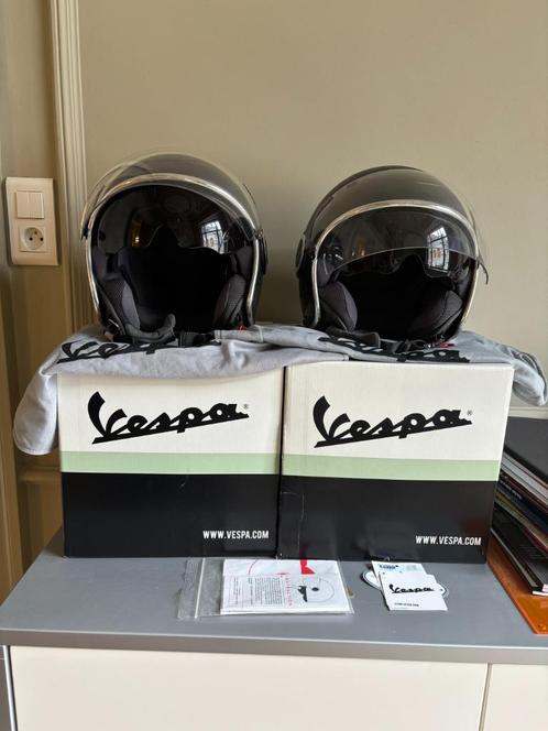 Deux casques noirs (tailles M & S) mat Vespa modèle Visor Je, Motoren, Kleding | Motorhelmen, Dames, Heren, Kinderen, Jethelm