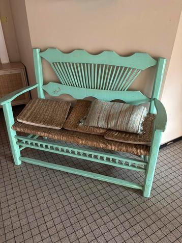 Houten bank licht turquoise beschikbaar voor biedingen