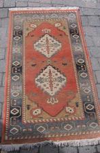 handgeknoopte kleine tapijt , 84 cm breed 1.57 m lang, 150 à 200 cm, Enlèvement, Utilisé, 50 à 100 cm