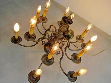 Bronzen luchter met 12 lichtpunten beschikbaar voor biedingen