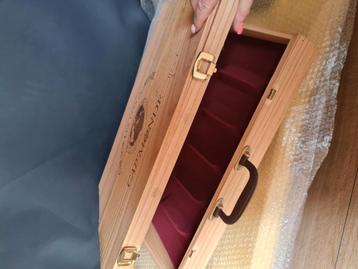 Leeg houten wijnkist voor 6 flessen beschikbaar voor biedingen