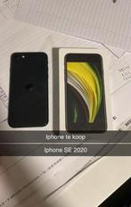 Iphone SE 2020 64 gb te koop met een hoesje en een lader, Telecommunicatie, Mobiele telefoons | Apple iPhone, Ophalen, 64 GB, IPhone SE (2020)