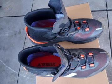 Chaussure randonnée ADDIDAS NEUVE Val 230€-UNISEX GORE-TEX  beschikbaar voor biedingen