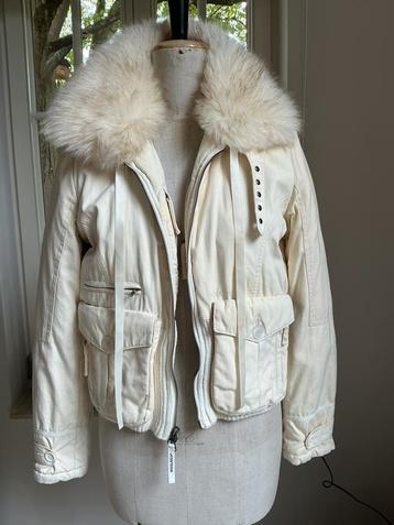Winterjasje van Woolrich, maat M(40) beschikbaar voor biedingen