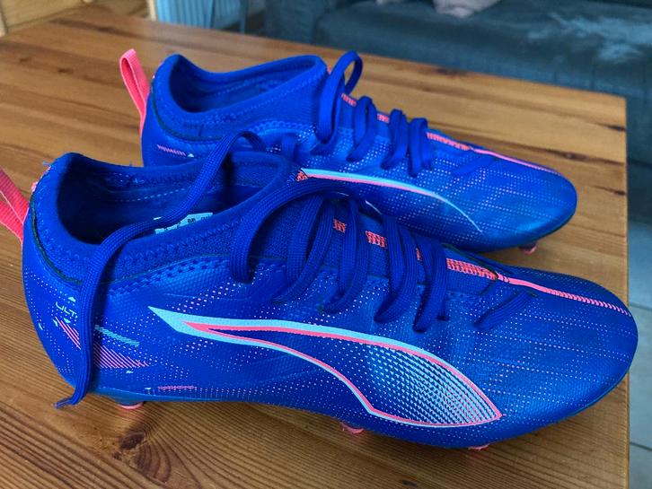 Chaussures de football Puma (pointure 38) - comme neuves, Sports & Fitness, Football, Comme neuf, Chaussures, Enlèvement