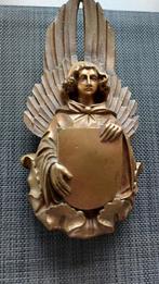 Bronzen of koperen engel met schild. Plaquette, Antiek en Kunst, Ophalen