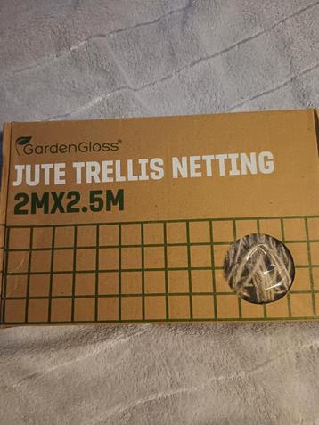 Jutendraadrek voor klimplanten en -groenten aan te groeien beschikbaar voor biedingen