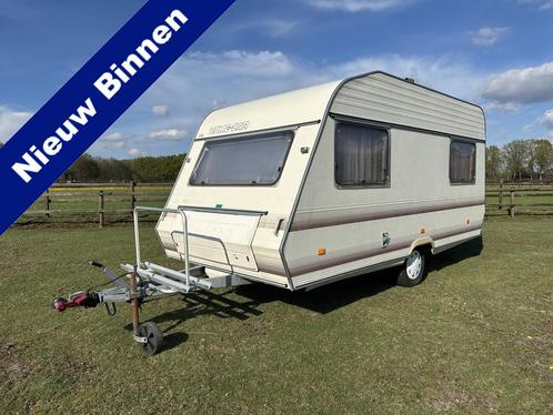 HOME-CAR Rally 432 Douche/toilet, Vast bed, middenkeuken, tr, Caravans en Kamperen, Caravans, tot en met 3, 750 - 1000 kg, Rondzit