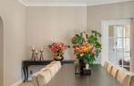 Elegante zwarte wandtafel met gebogen poten en lades, Ophalen