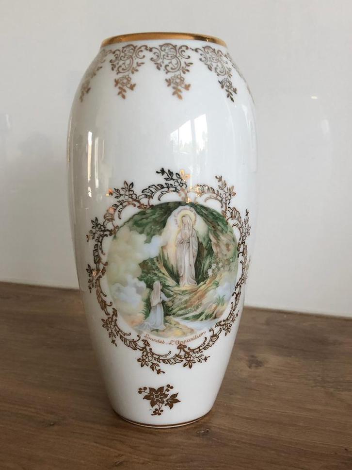 Limoges porselein. Lourdes L'Apparitionu. Goud. Frankrijk., Antiek en Kunst, Antiek | Vazen, Ophalen of Verzenden