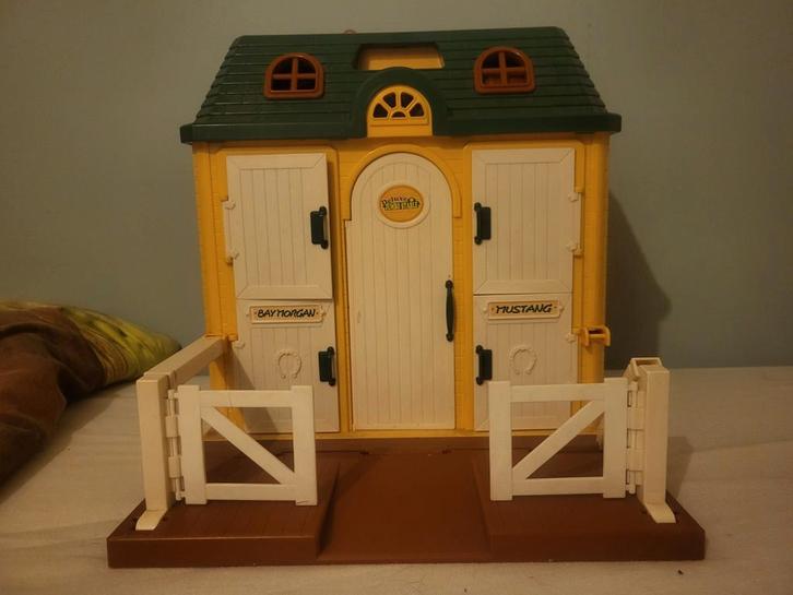 Paardenstal met 3 paardjes, Kinderen en Baby's, Speelgoed | Overig, Gebruikt, Jongen of Meisje, Ophalen of Verzenden