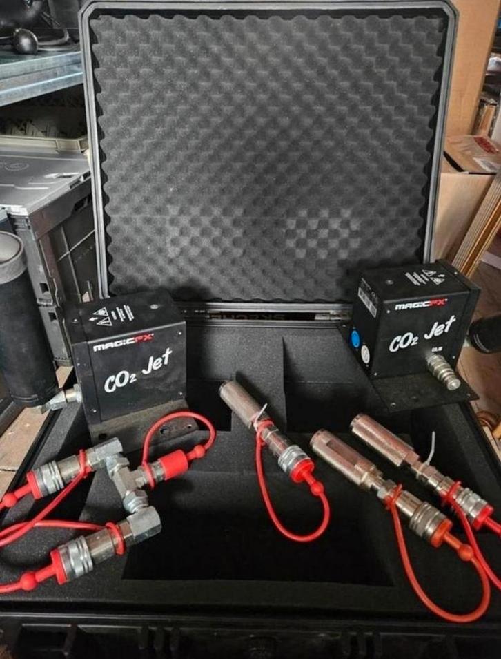 2x magic fx co2 jet + pelikist + 3x fles + T kopeling, Muziek en Instrumenten, Licht en Laser, Zo goed als nieuw, Ophalen of Verzenden