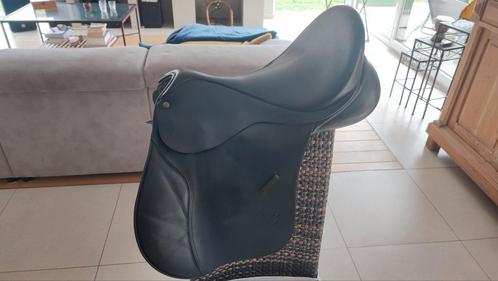 Selle mixte Bates 18 pouces cuir noir, Dieren en Toebehoren, Paarden en Pony's | Zadels, Zo goed als nieuw, Ophalen