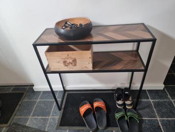 Sidetable beschikbaar voor biedingen