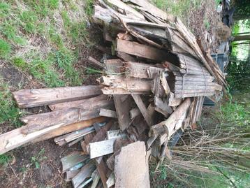 Gratis hout beschikbaar voor biedingen