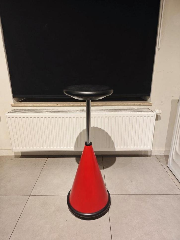 Giroflex 10 Rood, Maison & Meubles, Chaises de bureau, Comme neuf, Tabouret de bureau, Rouge, Ergonomique, Enlèvement ou Envoi