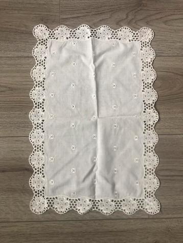 Placemat • vintage • decoratie • kant  beschikbaar voor biedingen