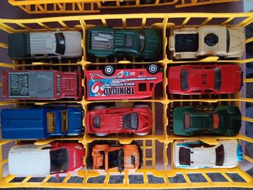 10 Matchbox en 2 Hotwheels beschikbaar voor biedingen