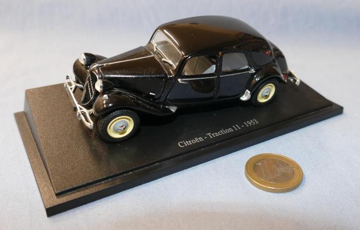UH 1/43 : Citroën Traction 11 Malle anno 1953 (Zwart), Hobby en Vrije tijd, Modelauto's | 1:43, Nieuw, Auto, Universal Hobbies