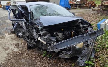 Twingo épave pour pièce ou casse, Boîte manuelle, Particulier, Euro 4, 4 cylindres