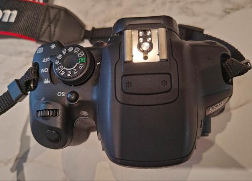 Canon 700d, Tas, 3 lenzen oa macrolens, Audio, Tv en Foto, Fotocamera's Digitaal, Zo goed als nieuw, Canon, Ophalen