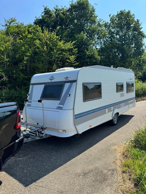 Hobby caravan met stapelbed en airco Te huur, Caravans en Kamperen, Caravans, Particulier, tot en met 5, 1250 - 1500 kg, Treinzit