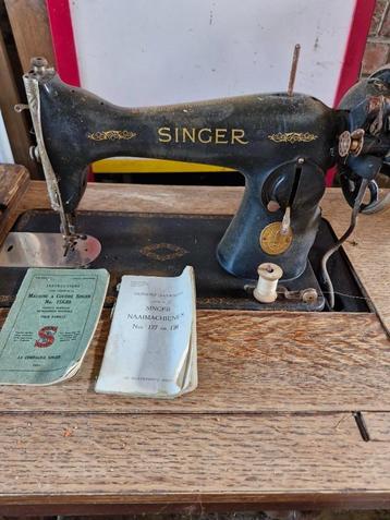 Antieke naaimachine Singer beschikbaar voor biedingen
