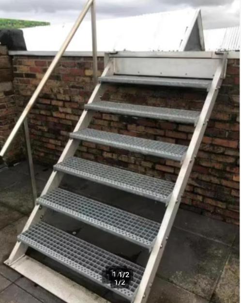 *trap staal/galva 7tr met leuning, Doe-het-zelf en Bouw, Ladders en Trappen, Gebruikt, Trap, Ophalen