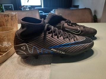 Voetbalschoenen  beschikbaar voor biedingen