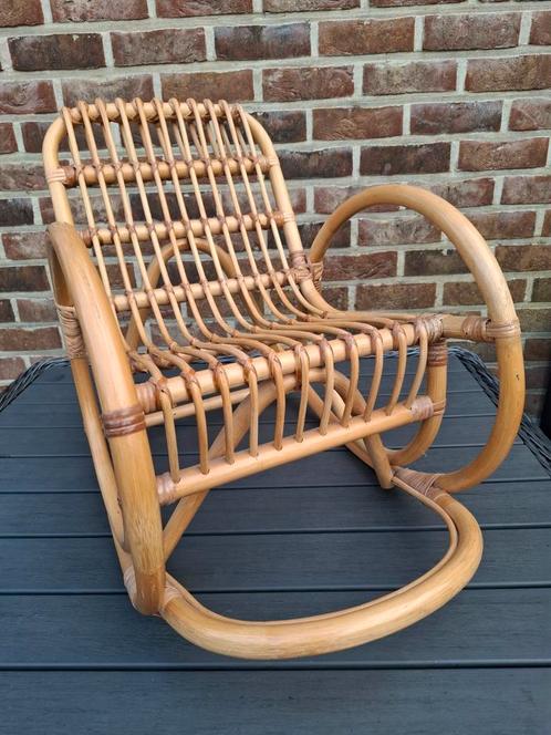 Kind schommelstoel rotan, Kinderen en Baby's, Kinderkamer | Tafels en Stoelen, Zo goed als nieuw, Ophalen