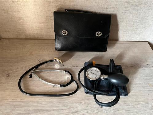 Oude leren tas met bloeddrukmeter, Spengler-stethoscoop, Diversen, Verpleegmiddelen, Gebruikt, Ophalen
