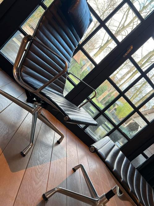 Vitra EA124 +EA125 set zwart leder/gepol.alu ‘Eames -Miller’, Huis en Inrichting, Fauteuils, Gebruikt, Ophalen
