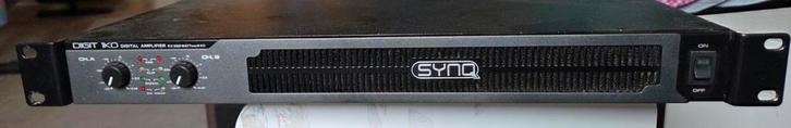 SYNQ DIGIT 1K0 1000w, Muziek en Instrumenten, Versterkers | Keyboard, Monitor en PA, Zo goed als nieuw, Monitor(versterker), 1000 watt of meer