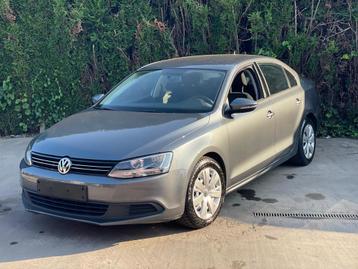 Volkswagen jetta 2011 benzine 140.000km 5750€ gekeurd vv beschikbaar voor biedingen