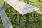 Een houten tafel en twee banken met metalen poten, Tuin en Terras, Zo goed als nieuw, Hout, Ophalen